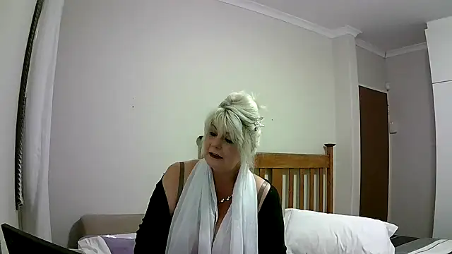 Snapshot of Miahotmilf chatting on December 28, 2024, 3:15 pm Miahotmilf online show from December 28, 2024, 3:15 pm