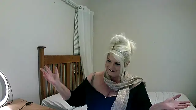 Snapshot of Miahotmilf chatting on February 15, 2025, 6:12 pm Miahotmilf online show from February 15, 2025, 6:12 pm