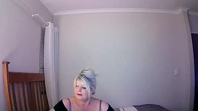 Snapshot of Miahotmilf chatting on January 24, 2025, 9:37 pm Miahotmilf online show from January 24, 2025, 9:37 pm