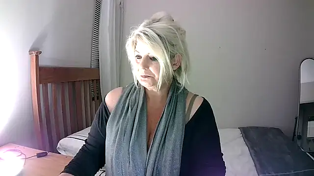 Snapshot of Miahotmilf chatting on January 10, 2025, 11:29 pm Miahotmilf online show from January 10, 2025, 11:29 pm