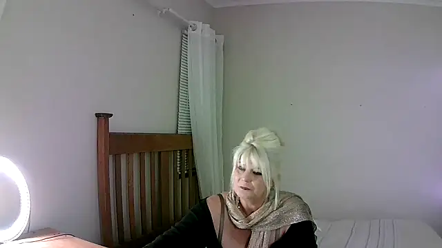 Snapshot of Miahotmilf chatting on March 1, 2025, 8:42 pm Miahotmilf online show from March 1, 2025, 8:42 pm