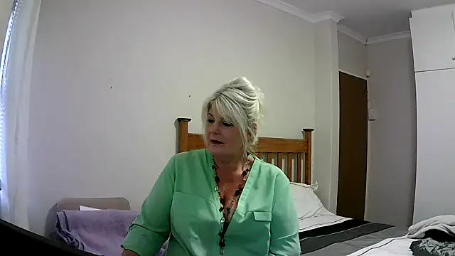 Snapshot of Miahotmilf chatting on December 20, 2024, 6:02 pm Miahotmilf online show from December 20, 2024, 6:02 pm