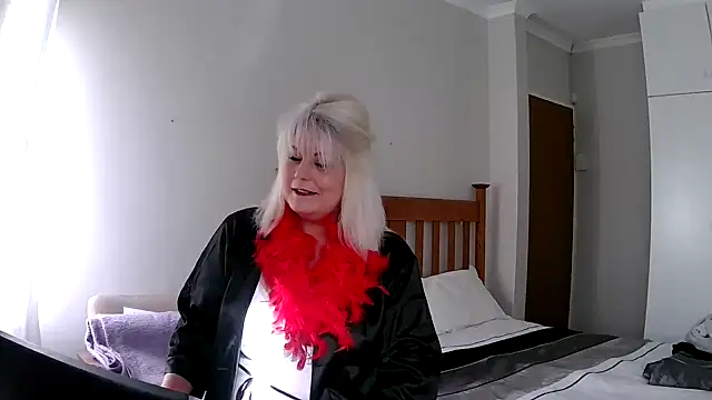 Snapshot of Miahotmilf chatting on December 22, 2024, 3:22 pm Miahotmilf online show from December 22, 2024, 3:22 pm