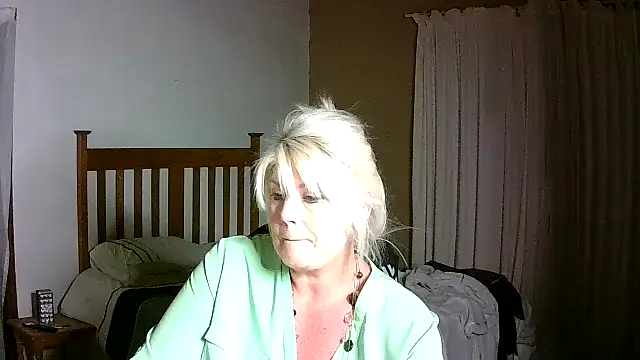 Miahotmilf online show from November 22, 2025, 7:35 pm