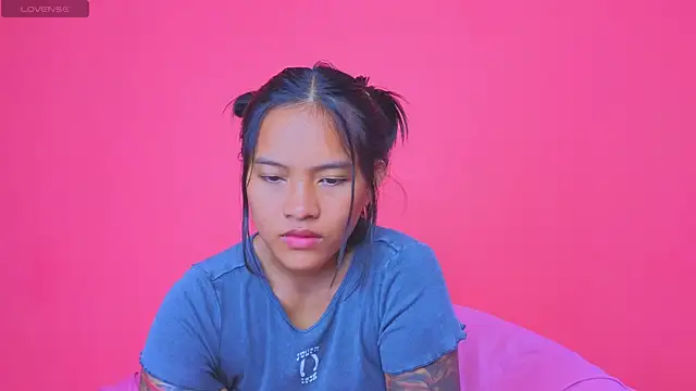 Snapshot of Natsu__ chatting on December 14, 2024, 1:27 am Natsu online show from December 14, 2024, 1:27 am