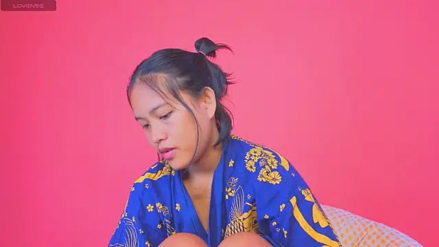 Snapshot of Natsu__ chatting on January 3, 2025, 1:59 am Natsu online show from January 3, 2025, 1:59 am