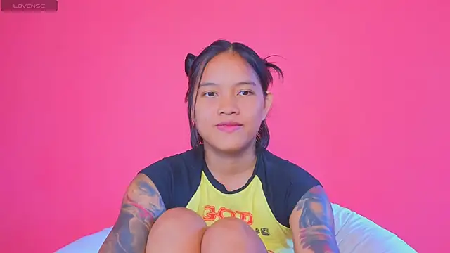 Snapshot of Natsu__ chatting on December 23, 2024, 8:11 am Natsu online show from December 23, 2024, 8:11 am