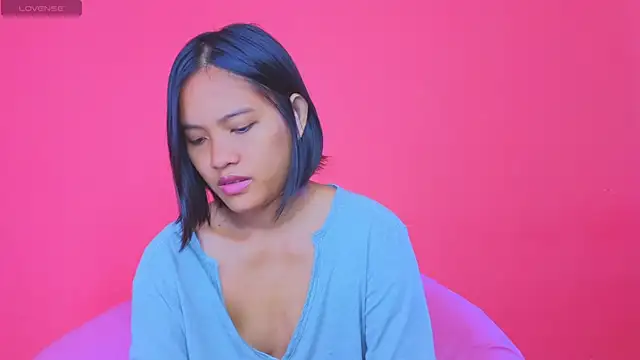 Snapshot of Natsu__ chatting on December 18, 2024, 2:10 am Natsu online show from December 18, 2024, 2:10 am