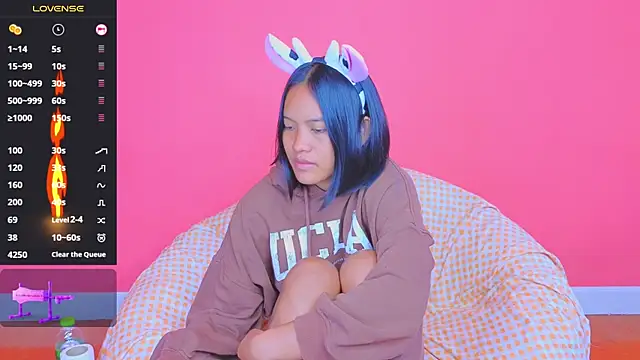 Snapshot of Natsu__ chatting on January 21, 2025, 2:43 am Natsu online show from January 21, 2025, 2:43 am