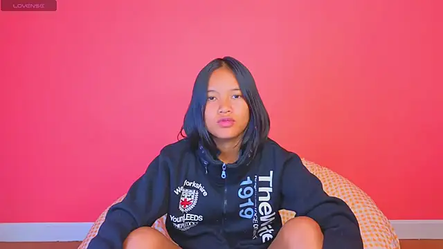 Snapshot of Natsu__ chatting on January 21, 2025, 6:12 pm Natsu online show from January 21, 2025, 6:12 pm