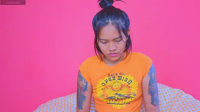 Snapshot of Natsu__ chatting on December 24, 2024, 3:05 am Natsu online show from December 24, 2024, 3:05 am