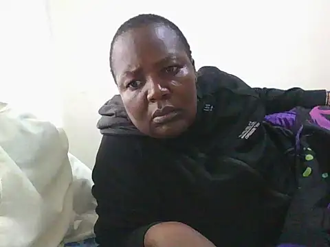 Snapshot of Crunchy_G24 chatting on November 28, 2025, 4:12 am Crunchy G24 online show from November 28, 2025, 4:12 am