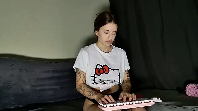 MazzyDoll online show from October 26, 2025, 1:33 pm