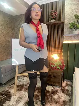 MonicaMoret online show from July 10, 2026, 12:38 pm