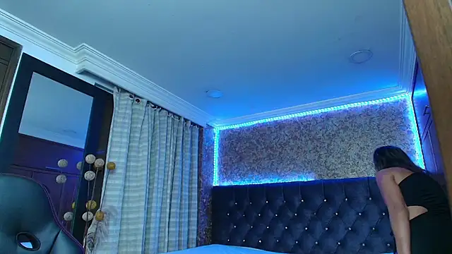 stella xue online show from October 16, 2025, 8:28 pm