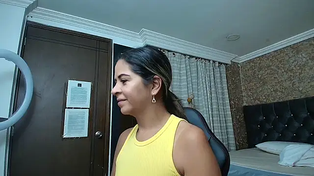 stella xue online show from October 18, 2025, 9:17 pm