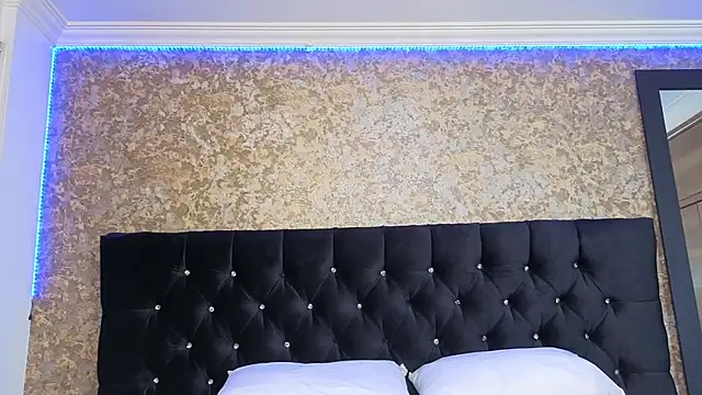 stella xue online show from October 30, 2025, 10:06 pm