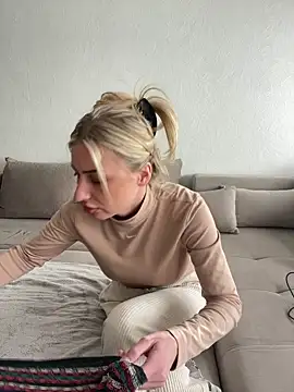 belle98 online show from March 18, 2025, 3:33 pm