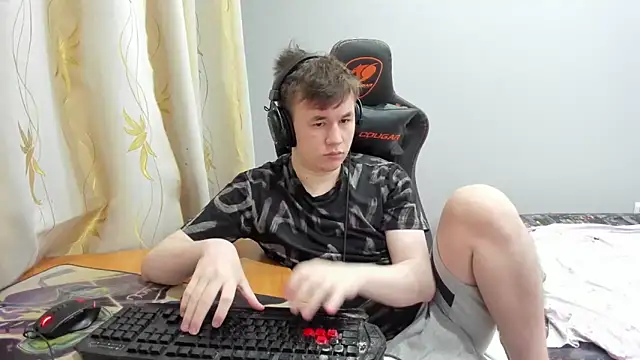 iliaskrislove online show from May 12, 2026, 9:32 pm