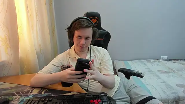 iliaskrislove online show from March 30, 2026, 11:22 am