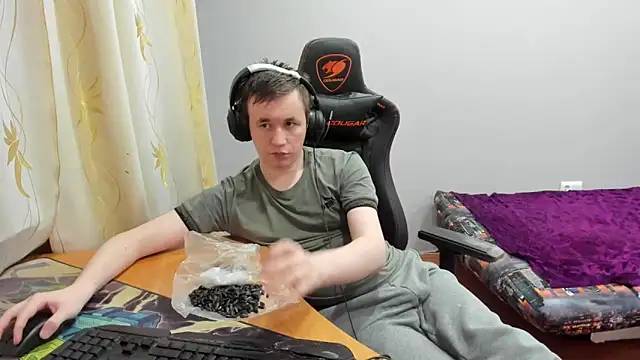 Snapshot of iliaskrislove chatting on December 21, 2025, 9:04 pm iliaskrislove online show from December 21, 2025, 9:04 pm