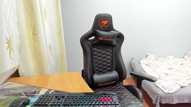 Snapshot of iliaskrislove chatting on November 18, 2025, 2:53 pm iliaskrislove online show from November 18, 2025, 2:53 pm