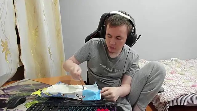 Snapshot of iliaskrislove chatting on November 28, 2025, 10:54 pm iliaskrislove online show from November 28, 2025, 10:54 pm