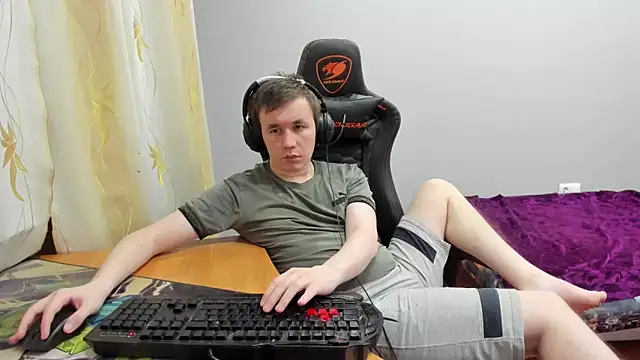 Snapshot of iliaskrislove chatting on December 19, 2025, 6:32 pm iliaskrislove online show from December 19, 2025, 6:32 pm