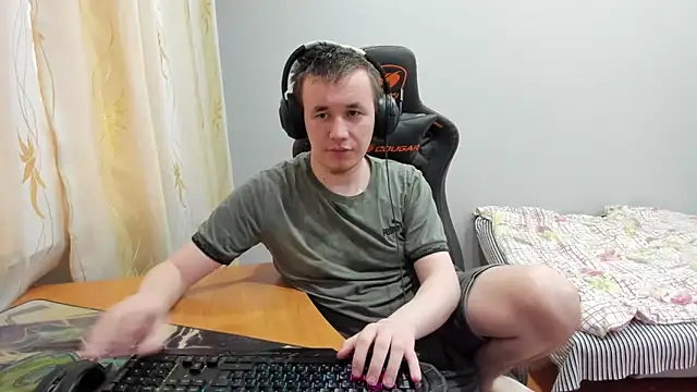 Snapshot of iliaskrislove chatting on November 17, 2025, 11:47 am iliaskrislove online show from November 17, 2025, 11:47 am