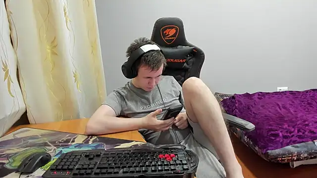 Snapshot of iliaskrislove chatting on December 15, 2025, 2:01 pm iliaskrislove online show from December 15, 2025, 2:01 pm