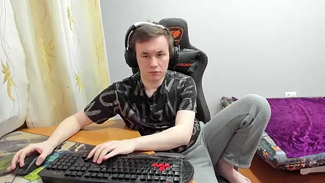 Snapshot of iliaskrislove chatting on December 22, 2025, 10:43 pm iliaskrislove online show from December 22, 2025, 10:43 pm