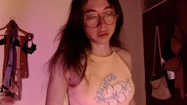 Snapshot of emily_pearl_ chatting on December 1, 2025, 11:38 pm emily pearl online show from December 1, 2025, 11:38 pm