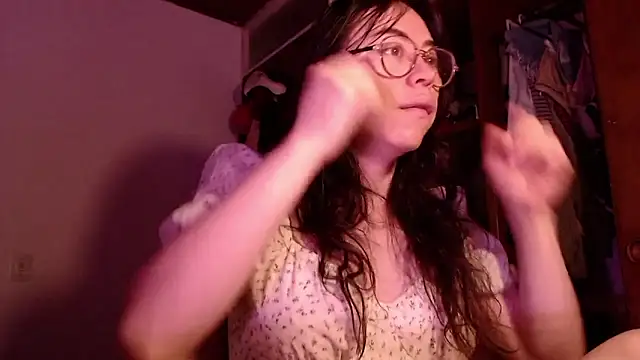 Snapshot of emily_pearl_ chatting on January 19, 2026, 11:03 am emily pearl online show from January 19, 2026, 11:03 am