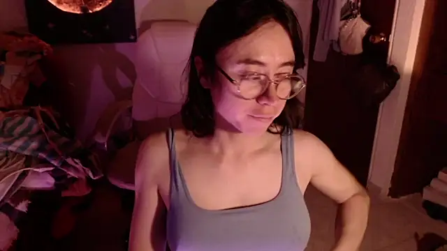 Snapshot of emily_pearl_ chatting on December 19, 2025, 11:29 pm emily pearl online show from December 19, 2025, 11:29 pm