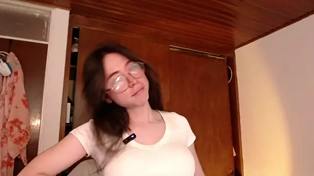 emily pearl  online show from October 9, 2025, 8:53 pm