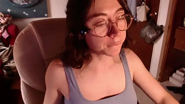 Snapshot of emily_pearl_ chatting on December 18, 2025, 10:13 pm emily pearl online show from December 18, 2025, 10:13 pm