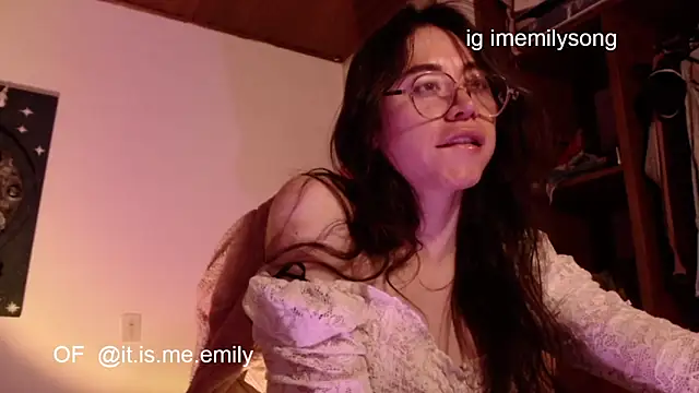 Snapshot of emily_pearl_ chatting on February 1, 2026, 10:24 am emily pearl online show from February 1, 2026, 10:24 am