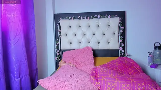 Veeronica Smith online show from February 17, 2025, 1:11 pm