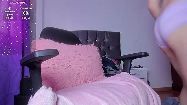 Veeronica Smith online show from September 24, 2025, 2:23 pm