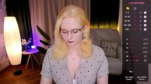 Snapshot of Aemilia_ chatting on January 21, 2025, 11:24 am Aemilia online show from January 21, 2025, 11:24 am