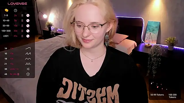 Snapshot of Aemilia_ chatting on February 4, 2025, 12:33 pm Aemilia online show from February 4, 2025, 12:33 pm