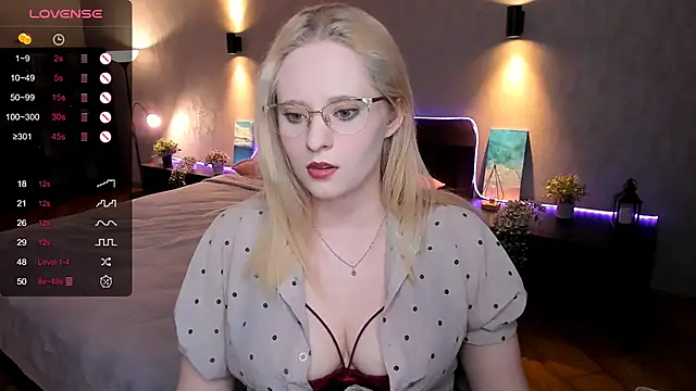Snapshot of Aemilia_ chatting on March 3, 2025, 2:11 am Aemilia online show from March 3, 2025, 2:11 am