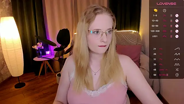Snapshot of Aemilia_ chatting on September 14, 2025, 2:01 am Aemilia online show from September 14, 2025, 2:01 am