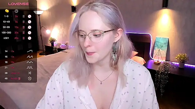 Snapshot of Aemilia_ chatting on February 12, 2025, 12:12 pm Aemilia online show from February 12, 2025, 12:12 pm