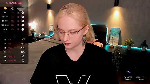 Snapshot of Aemilia_ chatting on February 6, 2025, 12:15 pm Aemilia online show from February 6, 2025, 12:15 pm