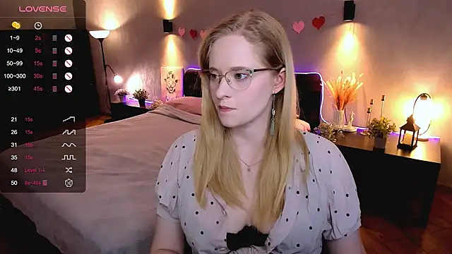 Snapshot of Aemilia_ chatting on October 3, 2025, 8:49 am Aemilia online show from October 3, 2025, 8:49 am