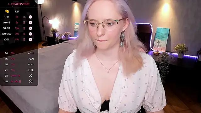 Snapshot of Aemilia_ chatting on February 9, 2025, 7:26 am Aemilia online show from February 9, 2025, 7:26 am