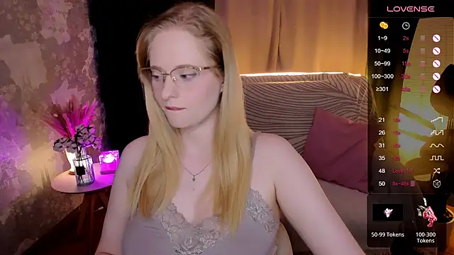 Snapshot of Aemilia_ chatting on October 5, 2025, 6:15 am Aemilia online show from October 5, 2025, 6:15 am