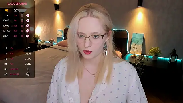 Snapshot of Aemilia_ chatting on February 14, 2025, 2:18 am Aemilia online show from February 14, 2025, 2:18 am