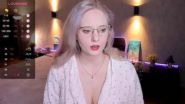 Snapshot of Aemilia_ chatting on February 11, 2025, 9:09 am Aemilia online show from February 11, 2025, 9:09 am